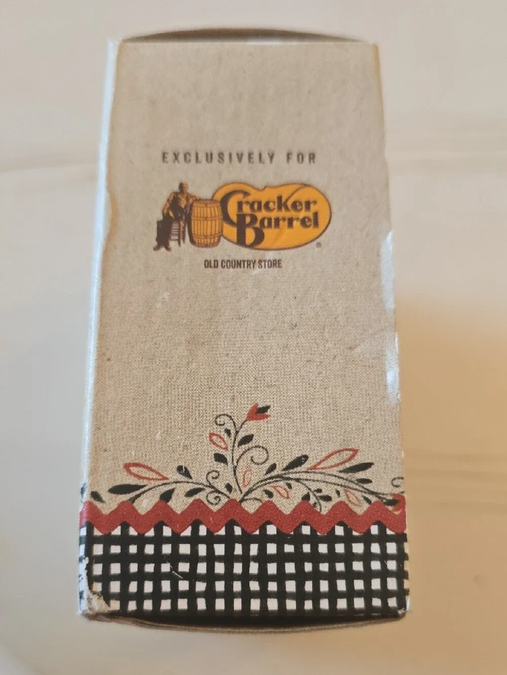 New Cracker Barrel Milk Bottle Salt and Pepper Shakers Set with Wire Basket